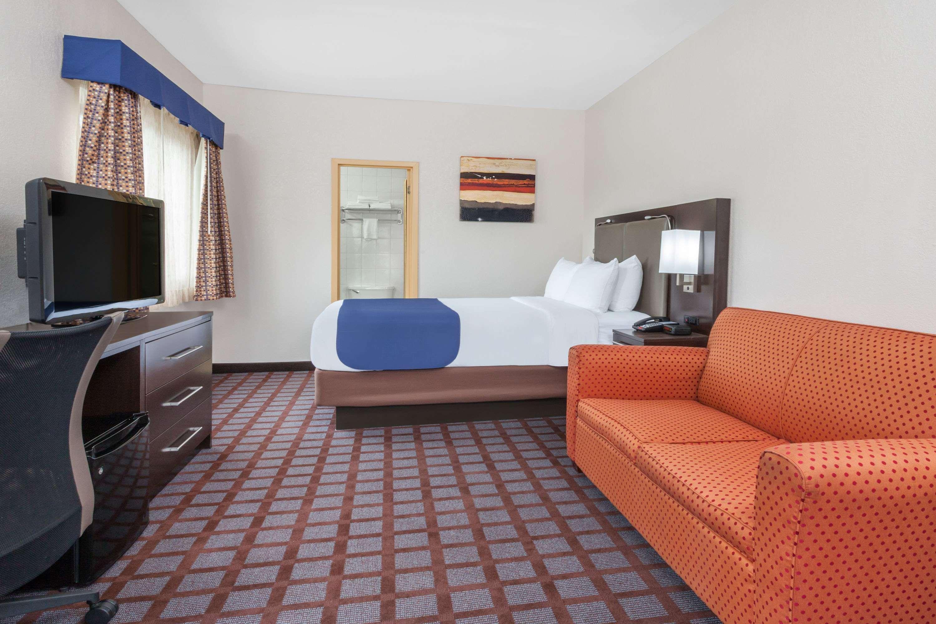 Days Inn By Wyndham Woodbury Long Island Εξωτερικό φωτογραφία