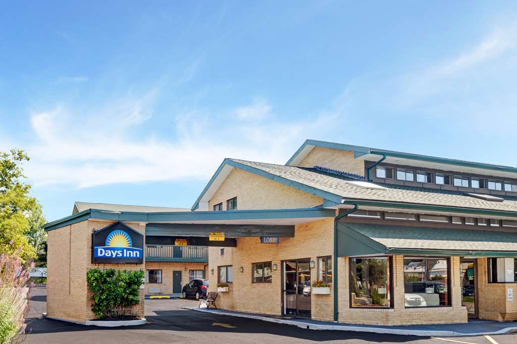 Days Inn By Wyndham Woodbury Long Island Εξωτερικό φωτογραφία